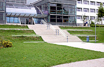 Treppenanlagen zum Haupteingang des Klinikums Cottbus